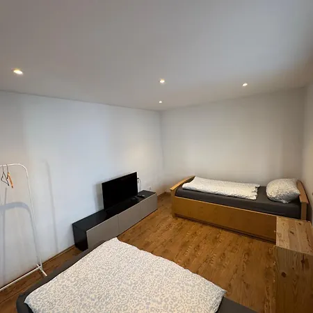 Monteurwohnung Krefeld Duesseldorf Umgebung Terrasse 7 Betten Parkplatz Apartment